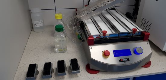 Figure 3. Apparatus prepared for scrubbing DIN 53778-2 with automatic surfactant feeding.jpg