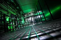 Graphene nanotube synthesis unit