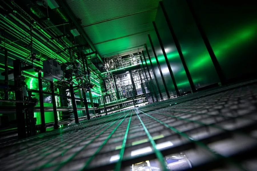 Graphene nanotube synthesis unit