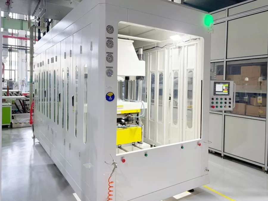 The upgraded Shanghai Specialty Films Technical Competence Center can process polycarbonate films nearly twice the previous size, enabling prototypes of larger components such as automotive illuminated front grilles.