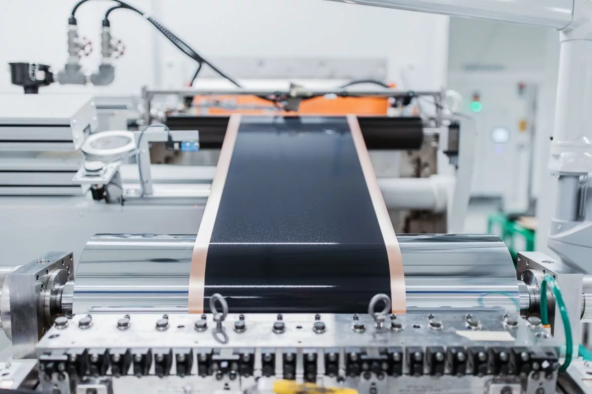 Wet coating of electrodes.