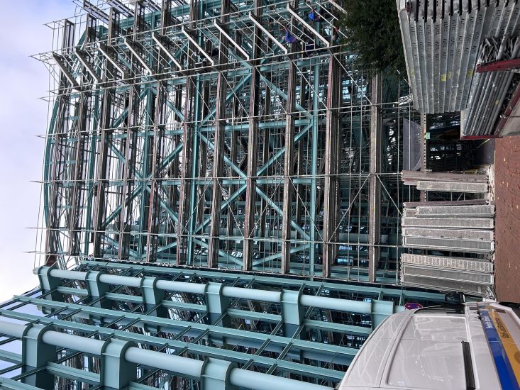 The DERTour Deutschland office building in Frankfurt am Main is the first building in Germany to use a Stelcatec coating system for corrosion protection. Photo courtesy of Steelpaint.