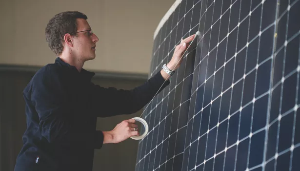 solef pvdf tape applying man