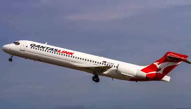 QantasLink 717 Repainted With Basecoat-Clearcoat Topcoat System