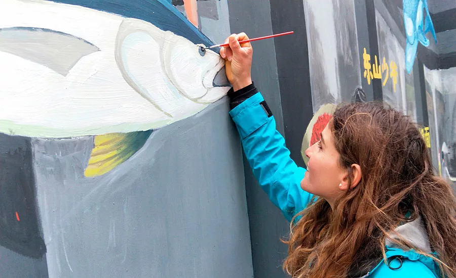 Team AkzoNobel Joins Employees to Add Splash of Color to Community in China