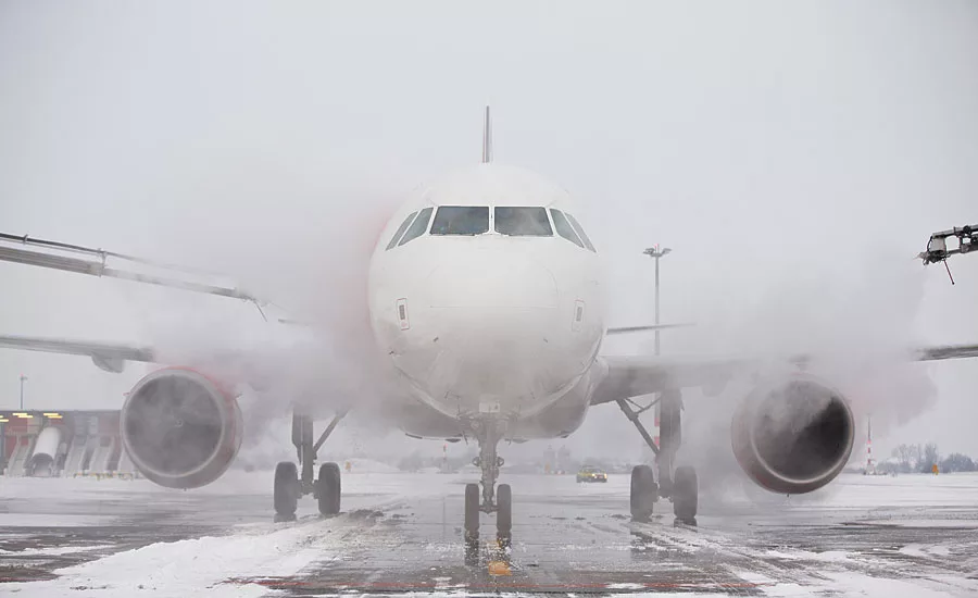 de-icing a plane