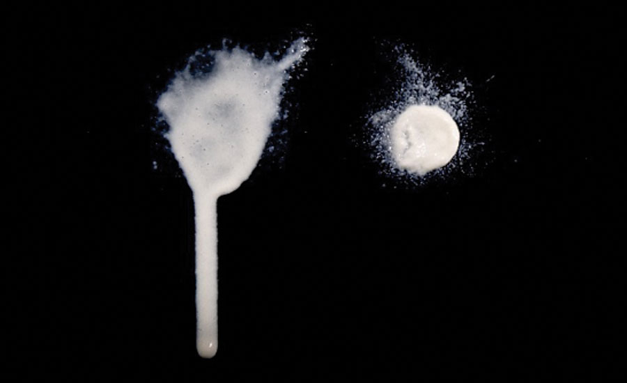 Spraying of an emulsion without MFC (left) and with MFC (right).