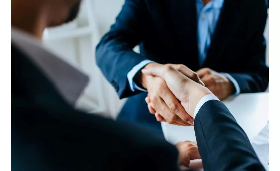 image of two people shaking hands