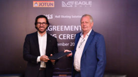 Photo of signing agreement in Singapore between Jotun and Eagle Bulk